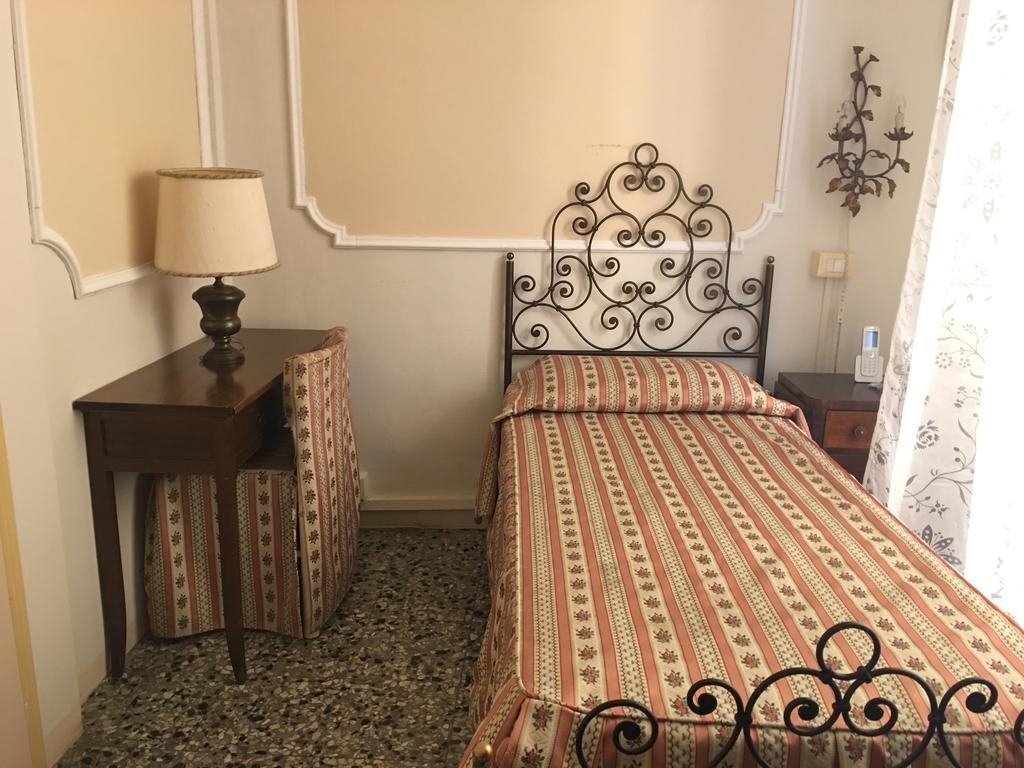 مبيت وإفطار Centro Storico بيزا الغرفة الصورة